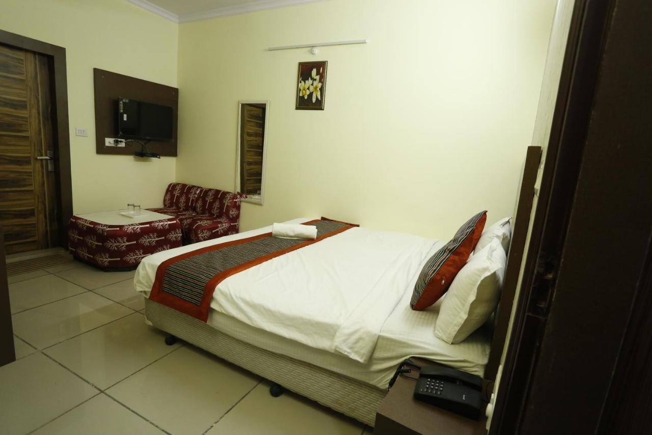 Airport Hotel Edge Home Stay Yeni Delhi Dış mekan fotoğraf